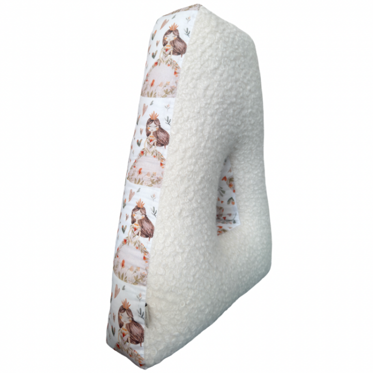 Mαξιλάρι μονόγραμμα με μπουκλέ