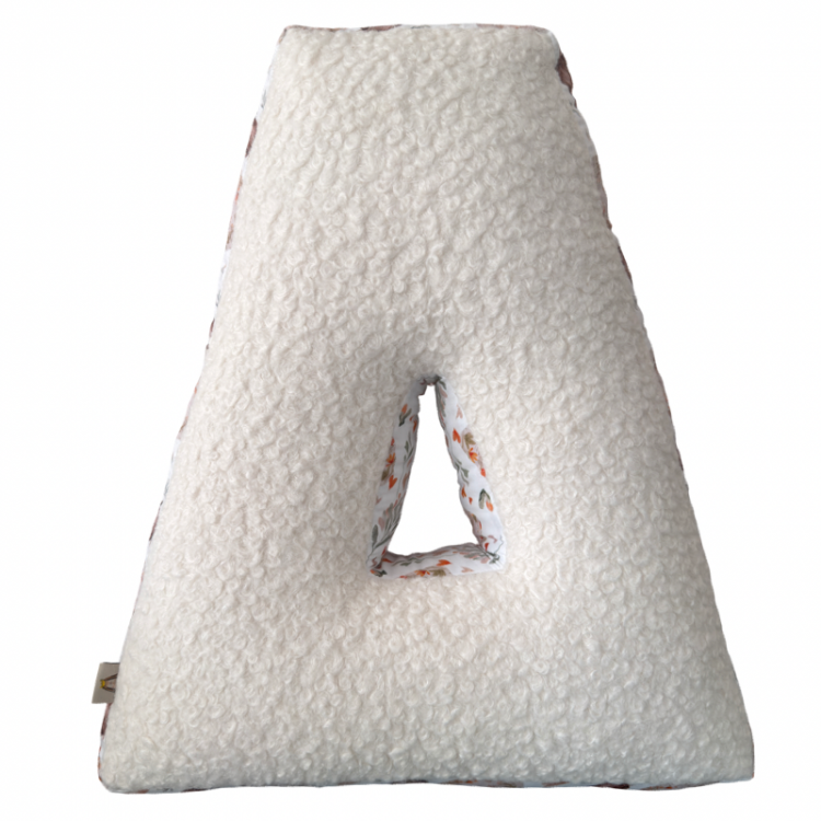 Mαξιλάρι μονόγραμμα με μπουκλέ